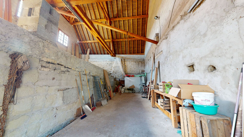 Maison Chilly 5 pièce(s) 114.39 m² Hab (463 m2 au sol).