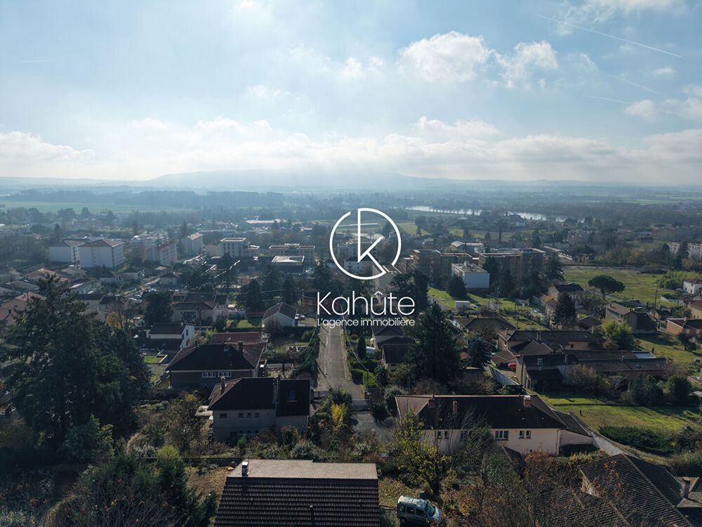 Vente Terrain Terrain de 944 m2 avec vue panoramique situé à Trévoux, CES de 20%, quartier résidentiel et calme, proche des commodités. Trevoux
