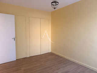  Appartement à louer 3 pièces 84 m²