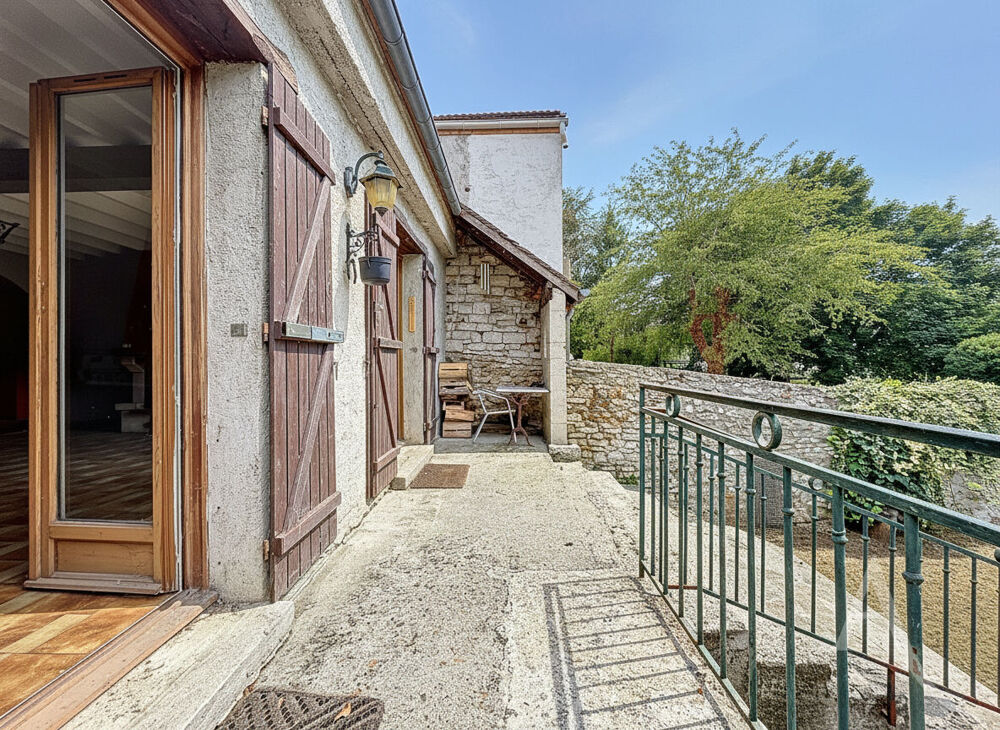 Maison Ecquevilly 4 pièce(s) 83 m2 - Hyper centre - 3 chambres - Jardin et cave