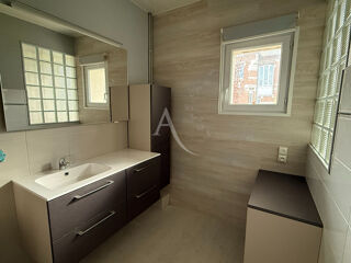  Immeuble à vendre 15 + pièces 470 m²