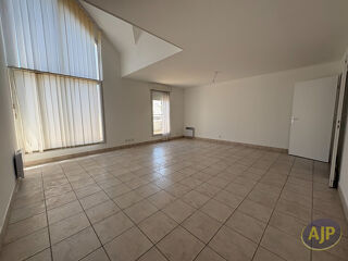  Appartement à louer 4 pièces 93 m²