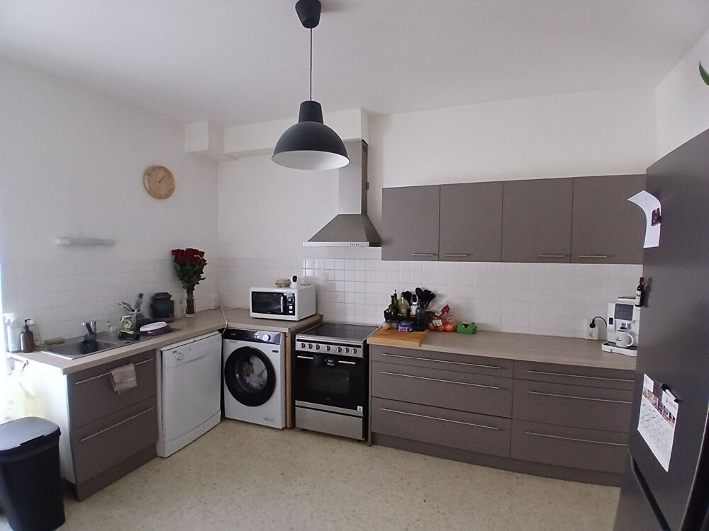 Location Appartement SAINT ANDIOL-T4 avec cave,et 2 stationnements privatifs à louer. Saint andiol
