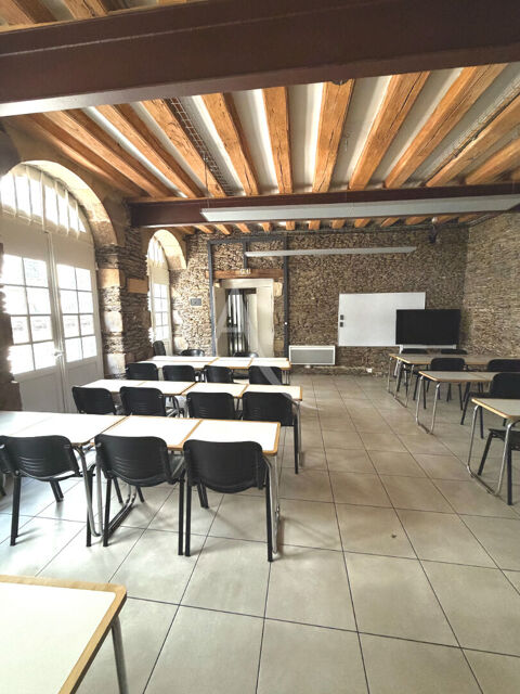   Opportunité à saisir, idéal commerçant, restaurateur ou activité libérale, local commercial de caractère dans copropriété histor 