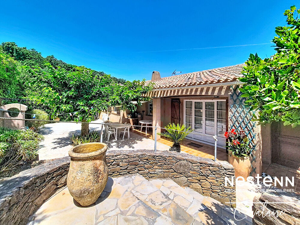 Vente Maison Maison d'environ 184 m² sur deux niveaux et un terrain d'environ 500 m² avec vue sur le golfe de Saint Tropez à proximité du cen La croix valmer
