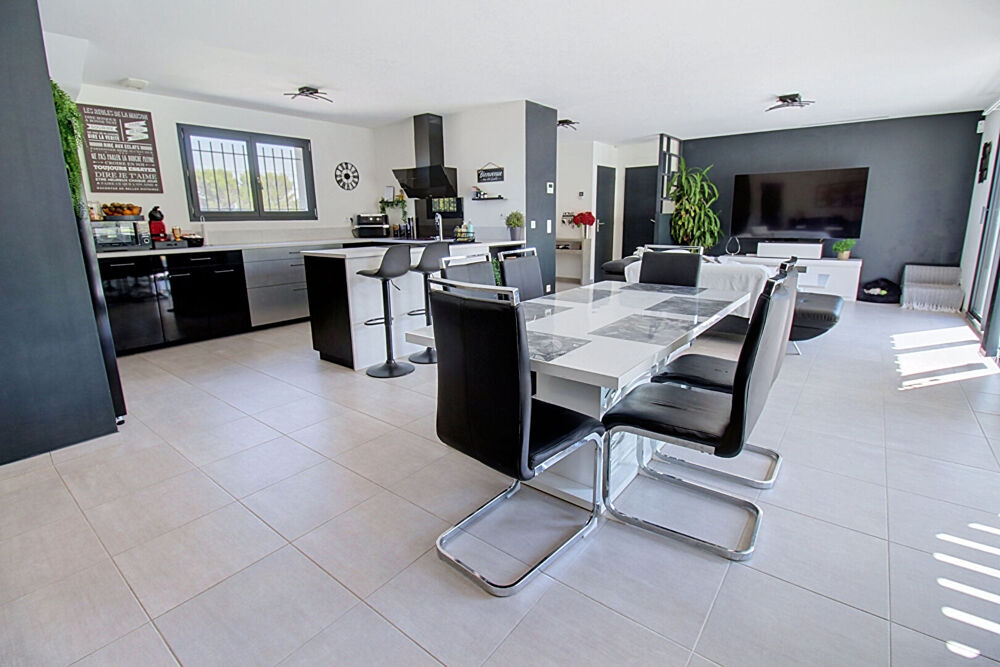 Vente Maison A VENDRE en EXCLUSIVITÉ à VIDAUBAN Maison contemporaine de 138m²  5 chambres  GARAGE  sur 1400m2 de terrain Vidauban