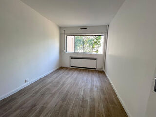  Appartement à louer 4 pièces 79 m²