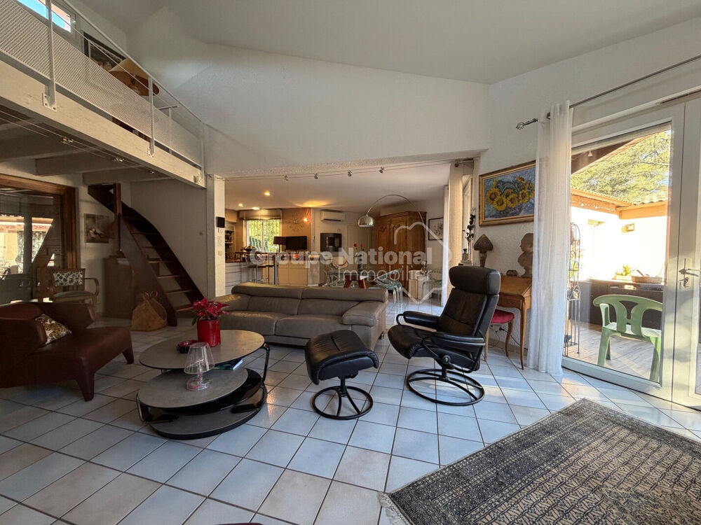 Langlade Villa 4chbres bureau sur 1607m2 avec piscine