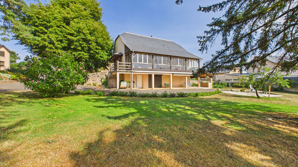 Vente Maison Maison 6 pièces - Centre du village - Parc arboré Flavin