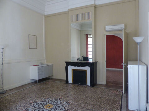 Bureaux Nimes 8 pièce(s) 237.34 m2 485000 30000 Nimes