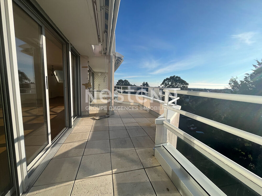 Vente Appartement Appartement à vendre à Vannes 145 m² dernier étage avec vue dégagée et un grand garage Vannes
