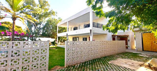 Maison à louer 6 pièces 330 m² Ngaparou