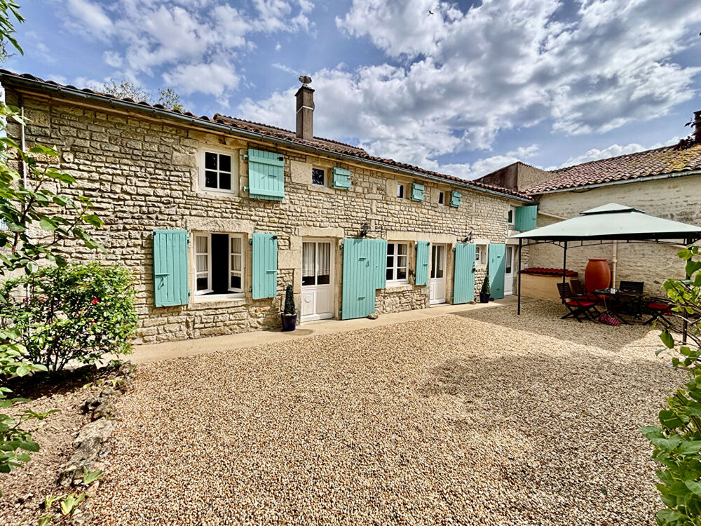 Charmante maison en pierre rénovée avec jardin clos et garage