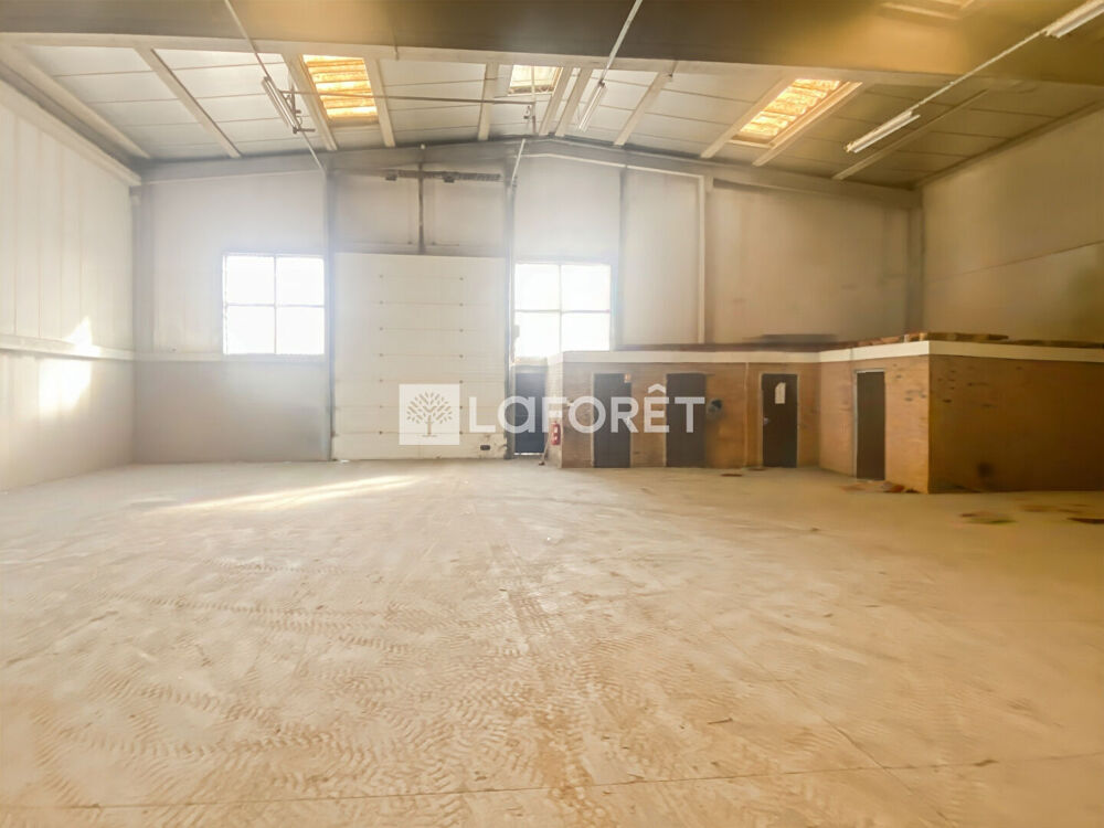   CALAIS - Entrepôt / local industriel  680 m2 - Accès poids lourd - Parcelle 1695 m² Calais
