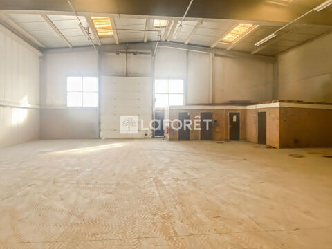   CALAIS - Entrepôt / local industriel  680 m2 - Accès poids lourd - Parcelle 1695 m² 