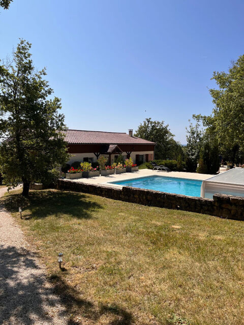   Propri�t�  Senaillac Lauzes 7 pi�ce sur un parc  de plus de 10 hectares avec piscine et un G�te. Maison - 7 pi�ce(s) - 210 m�