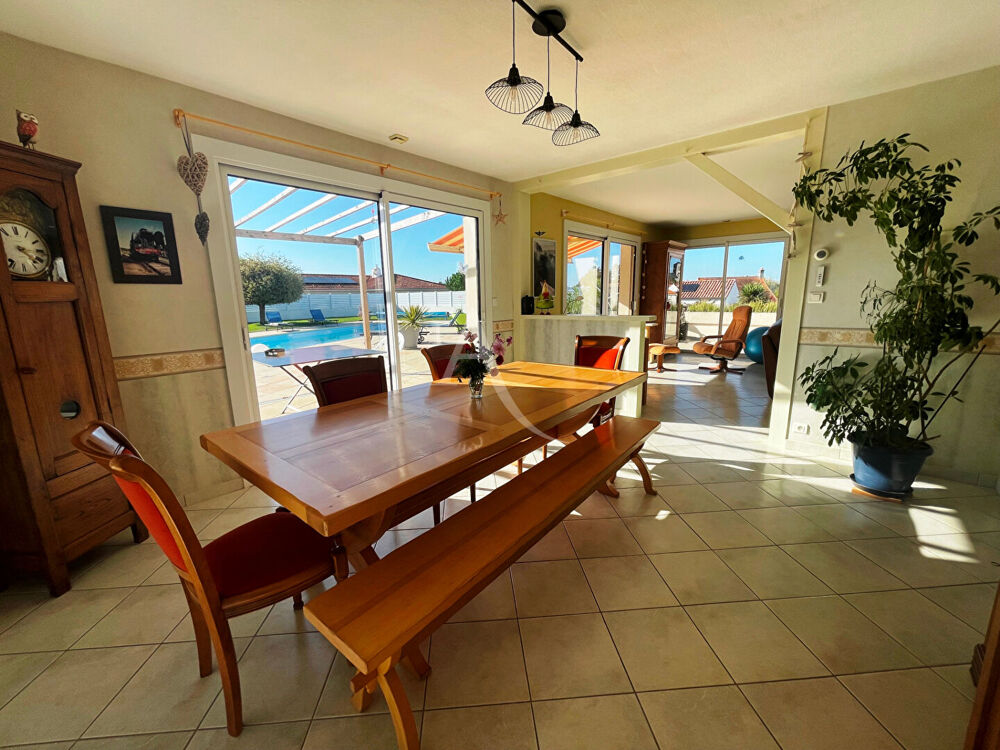 Maison familiale + espace gîte + dépendances