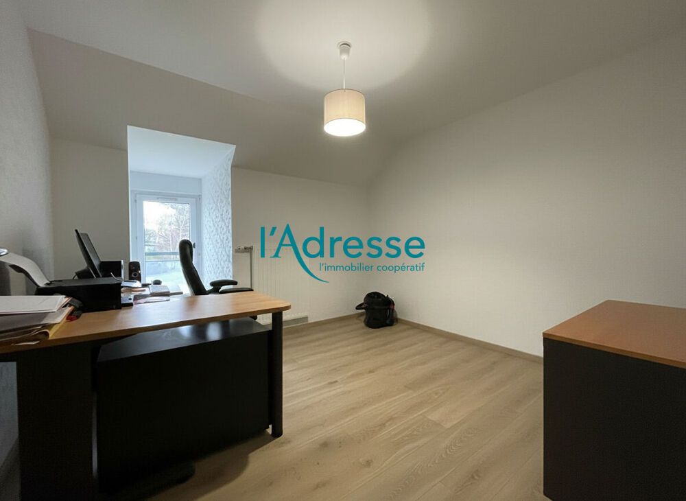 A deux pas du coeur de Châteaubriant, duplex rénové avec garage et borne de recharge.