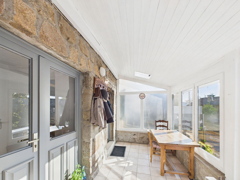 Maison au coeur d'un hameau avec dépendance et vaste terrain à Desaignes