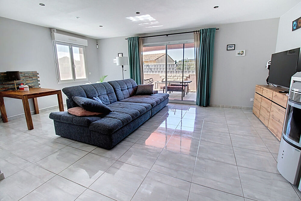 A VENDRE EN EXCLUSIVITE - Maison de 92m² avec 3 chambres - proche village - garage - piscine - position dominante