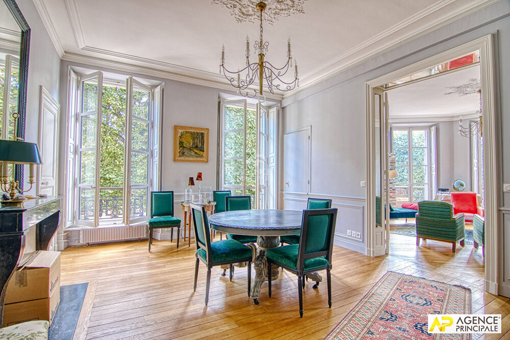 Vente Appartement Versailles Parc Appartement 5 pièces 124 m² situé au 1er étage d'un immeuble ancien avec cave et grenier Versailles