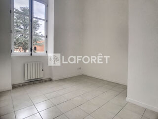  Appartement à louer 3 pièces 75 m²