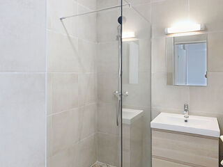 Location Appartement T2 rénové de 44 m² avec petit balcon exposé Sud Les angles