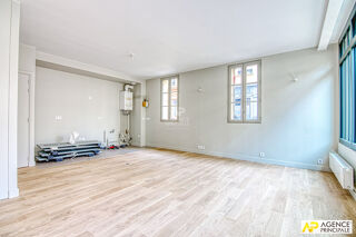 Vente Appartement Versailles Notre-Dae Maison 3/4 pièces 87.5 m² au sol  avec cour arborée Versailles