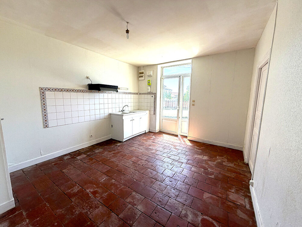 Maison de 83m² habitables avec 2 chambres, dépendances et jardin de 1393m²
