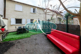  Immeuble  vendre 9 pices 142 m