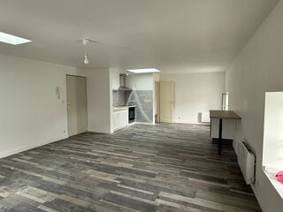  Appartement à louer 3 pièces 76 m²