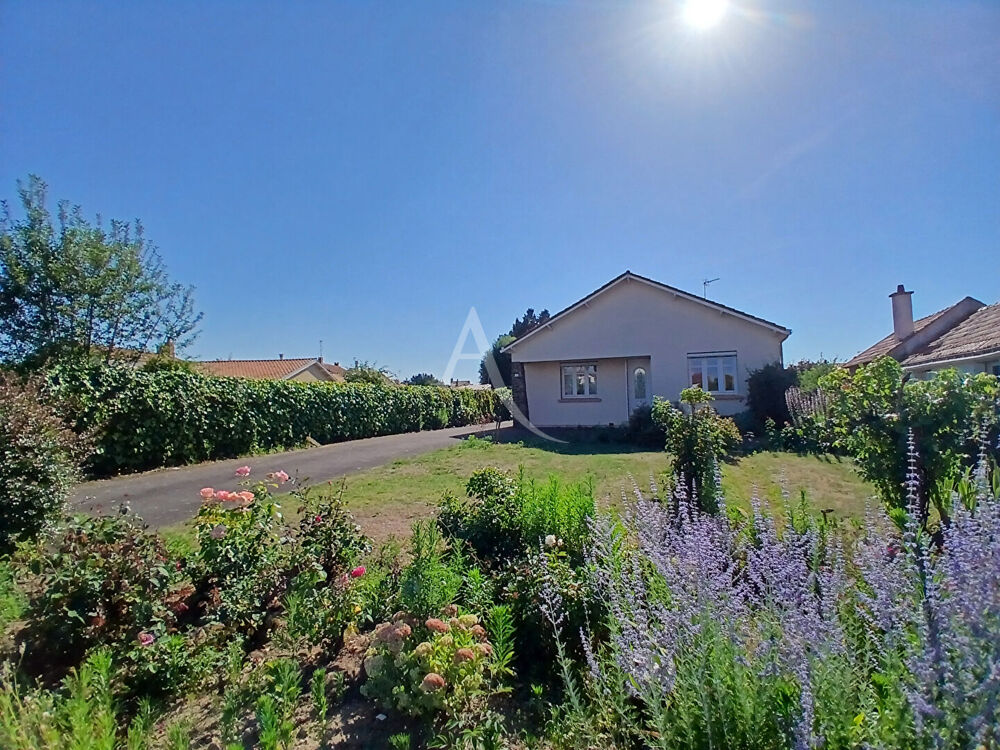 Vente Maison Maison familiale 4 pièces - 104 m2 - Bourg de Saint Philbert De Grand Lieu  avec jardin 1111 m2 Saint philbert de grand lieu
