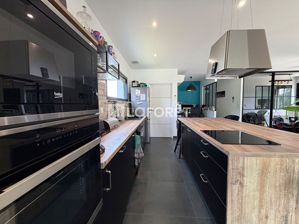 Maison contemporaine toit plat avec piscine - Cépet