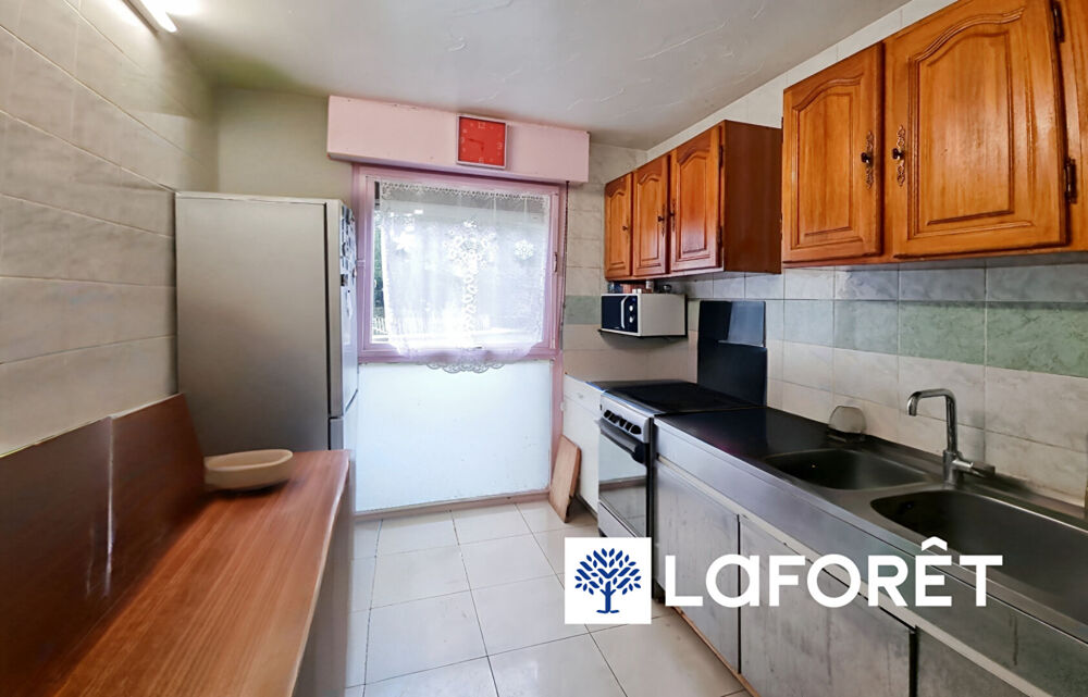 Grigny, Appartement 4 pièces avec loggia