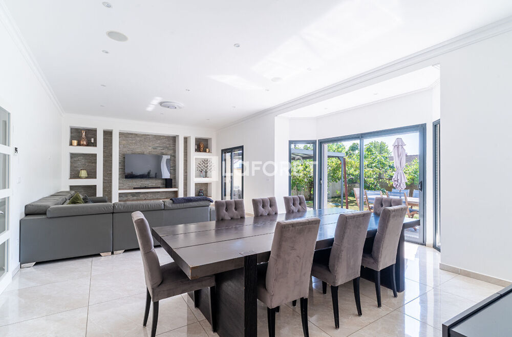 Vente Maison Maison contemporaine de plus de 200m2 - 8 pièces - 6 chambres - DPE A Aubergenville