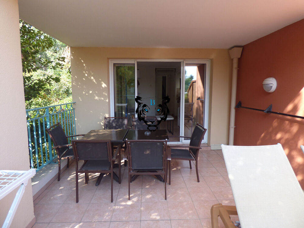 APPARTEMENT EN REZ DE JARDIN - Face au Port.