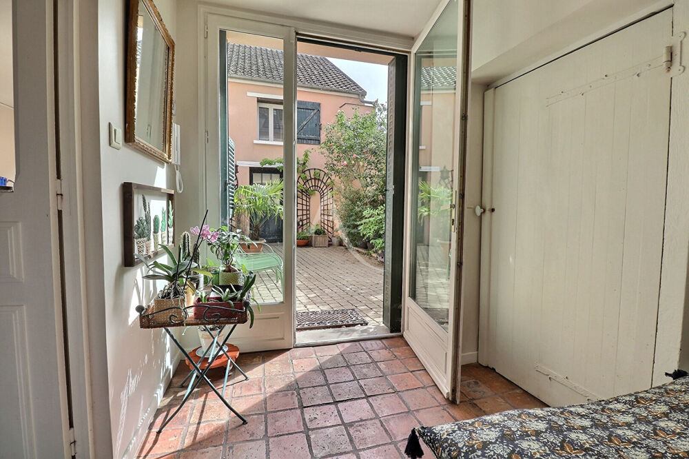 Vente Maison Bien de charme avec terrasse et vue sur l'église ? Quartier historique Le mesnil le roi