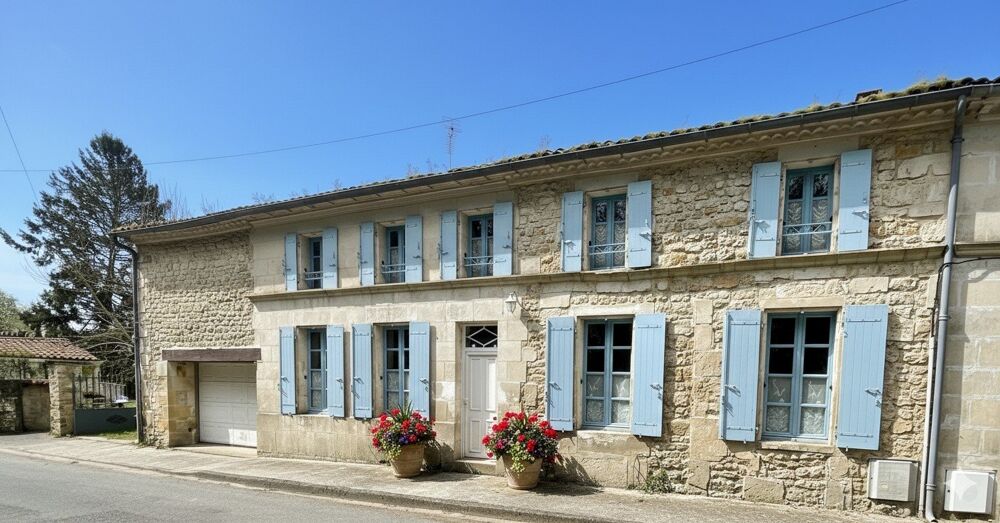 Maison de caractère avec 6 chambres, piscine et bel espace extérieur