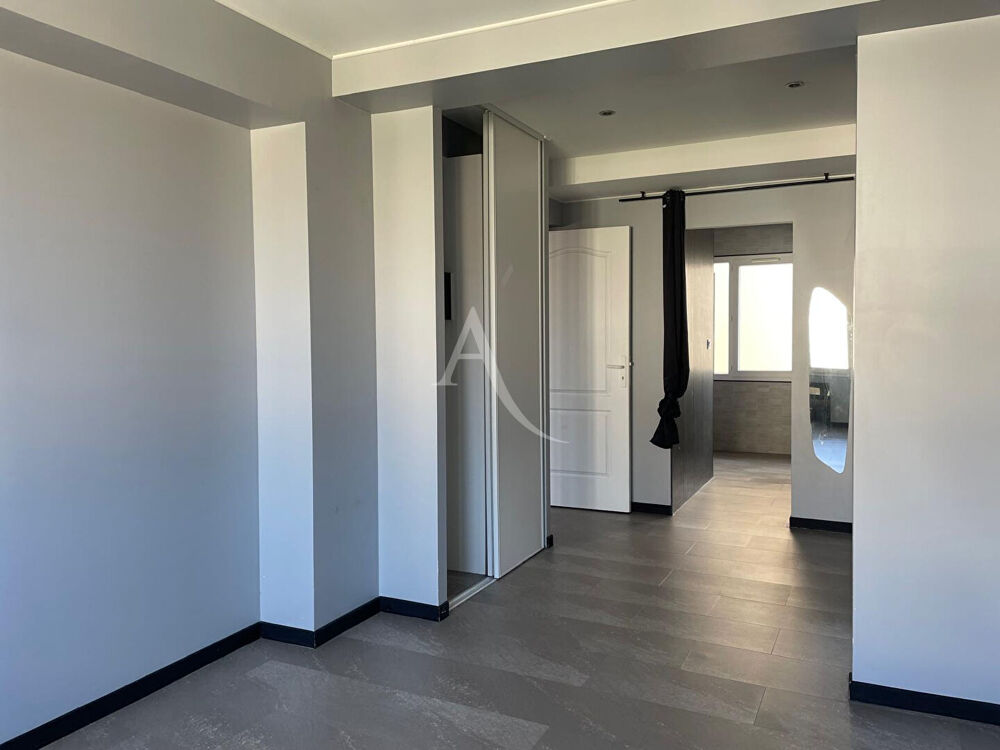 Appartement Saintes, centre ville, 2 chambres.