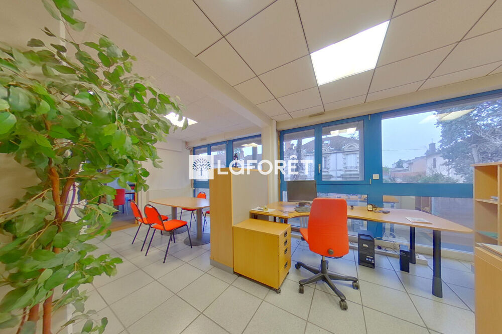   Bureaux à Bourg En Bresse de 283 m2 en ville 
