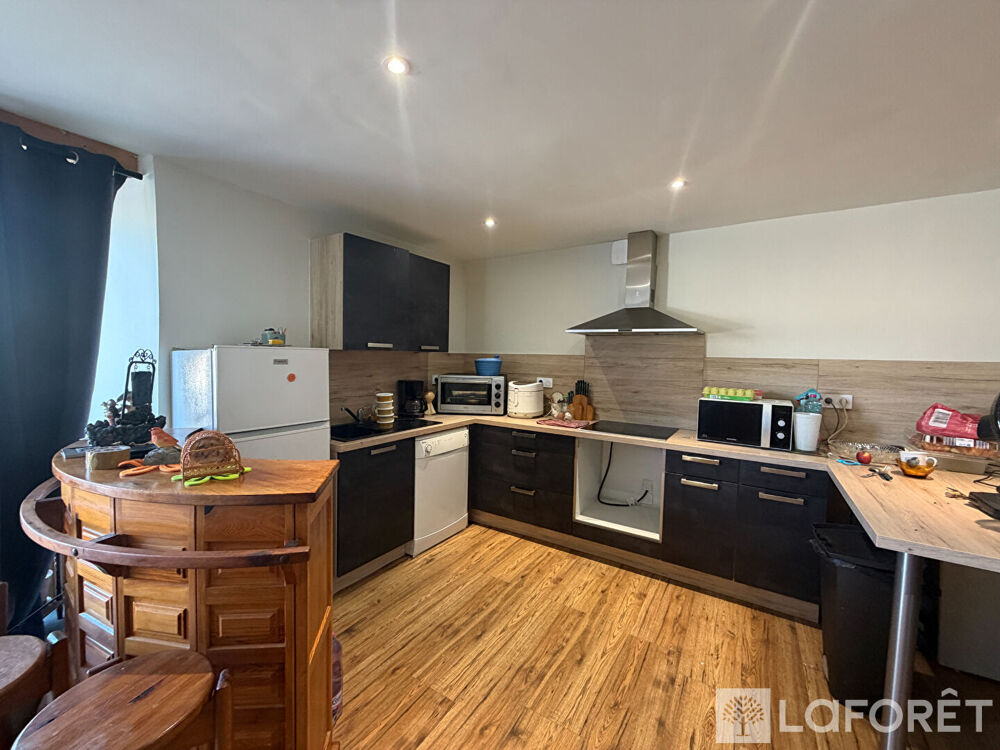 Appartement 3 pièces 77 m² · à Ruynes en Margeride · 77 m² · 121 000 €