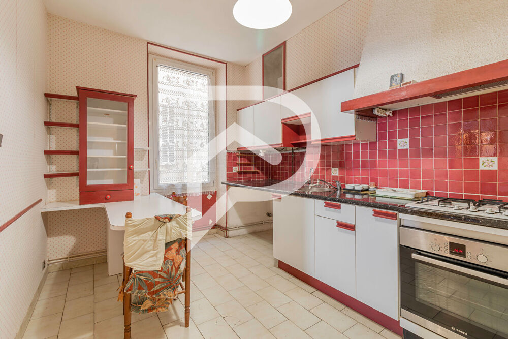 Vente Appartement A saisir grand T3 de 75m2 dans bel immeuble ancien. Marseille 2