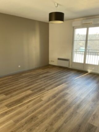  Appartement à louer 4 pièces 79 m²