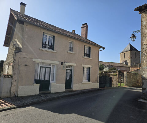   CHARENTE - Propri�t� de caract�re, 3 chambres, au fort potentiel commercial, id�alement situ�e pr�s de Confolens Maison - 5 pi�ce(s) - 132 m�