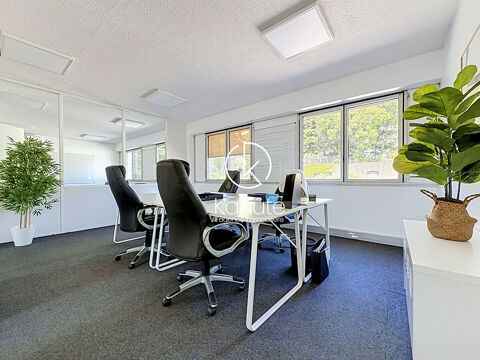 &Agrave; deux pas du centre d'Ecully, au Rez de chaussez, Bureaux de 60 m2, lumineux, climatis&eacute;s, disponible imm&eacute;diatement, 2 places de 975 69130 Ecully