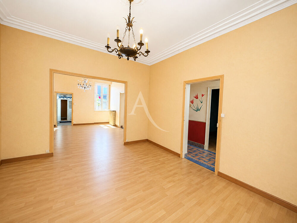 Vente Maison Maison  authentique Sablaise  en centre -ville de 94 m2 avec cour et stationnement Les sables d olonne