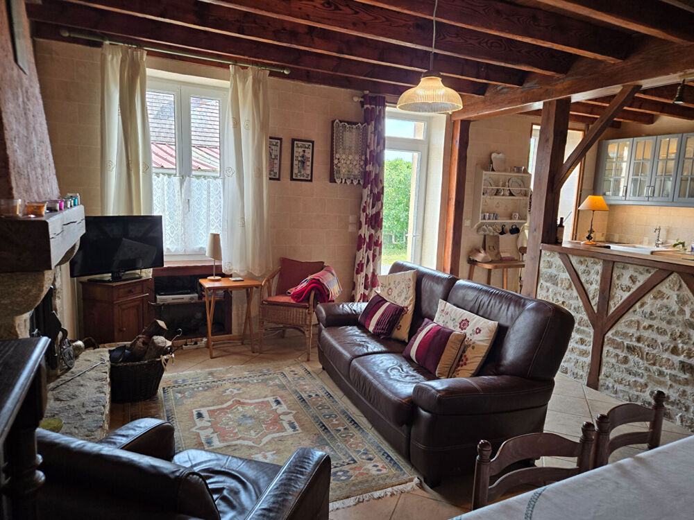 HAUTE-VIENNE : Charmante maison de village mitoyenne avec 3 chambres et combles aménagés, située dans un hameau calme à proximit