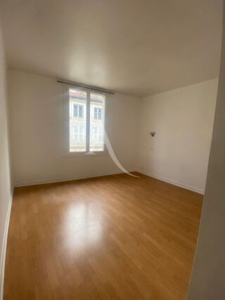  Appartement à louer 3 pièces 98 m²
