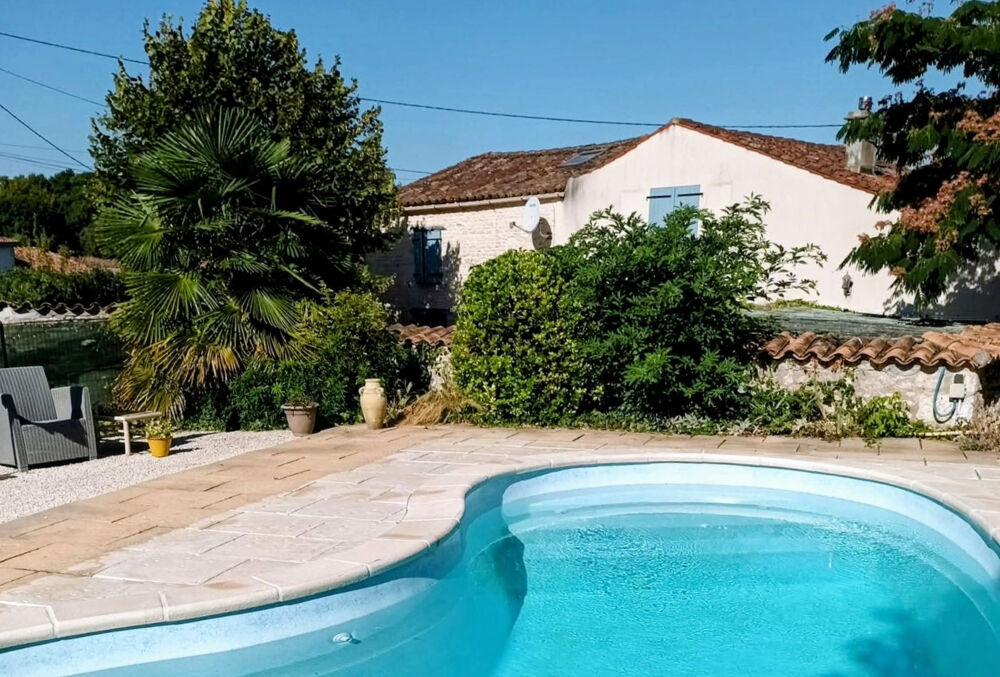 Charmante maison rénovée avec piscine, au calme, commerces à 5 km