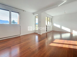  Appartement à louer 4 pièces 85 m²